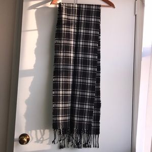 Steve Madden Soft Scarf Black and white Plaid 68”
